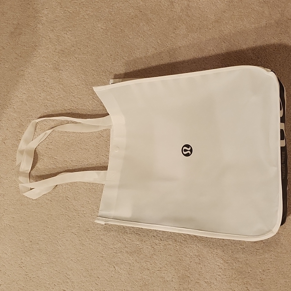 Lululemon shopping tote